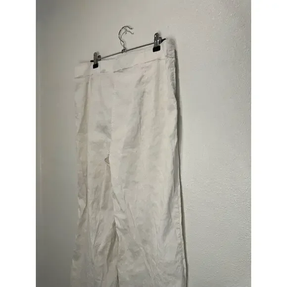 Theory Wide Crop Pant in Good White Linen - Picture 10 of 10